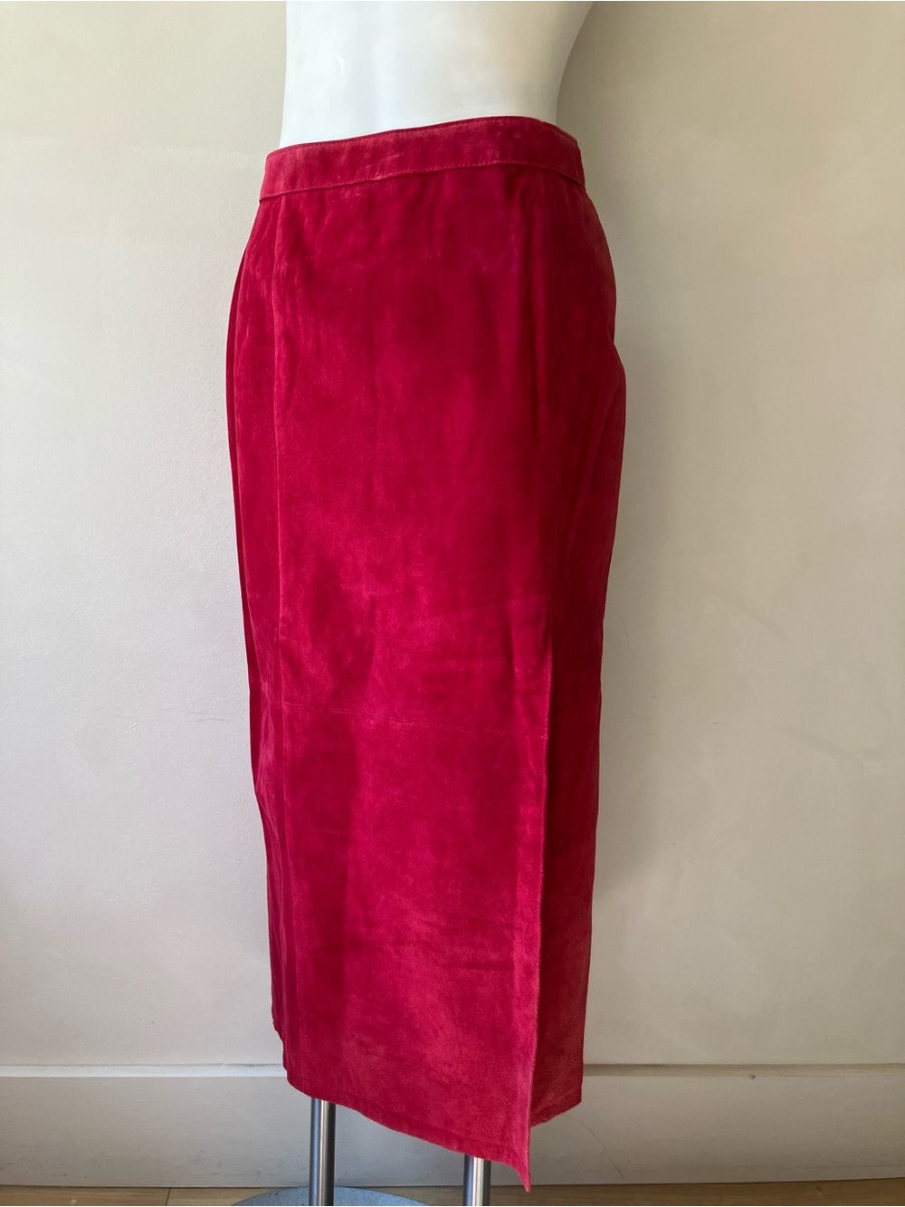 Global Identity G-III | Vintage Genuine Red Suede Leather Midi Pencil Skirt